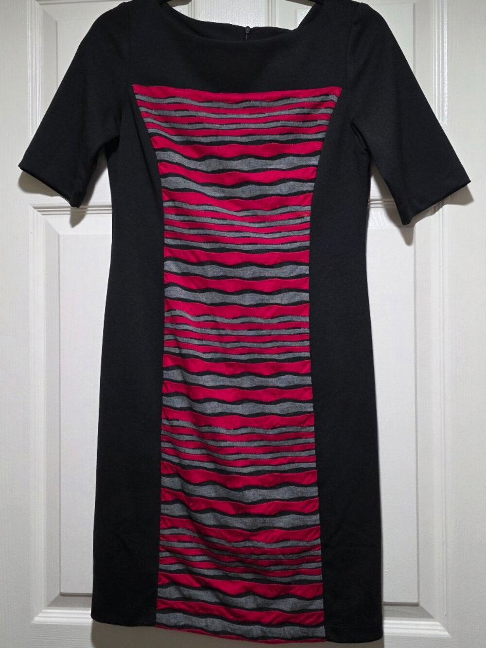 Danny & Nicole Petite 8P Black Sheath Dress Red Gray Wave Panel NWOT